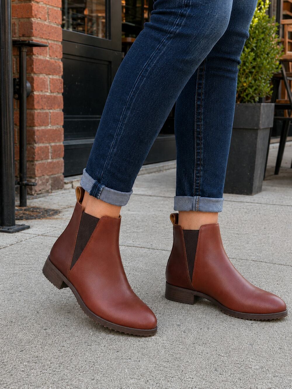 Nisolo Eva Everyday Chelsea Boot Auburn Leather Women’s 6.5 - New